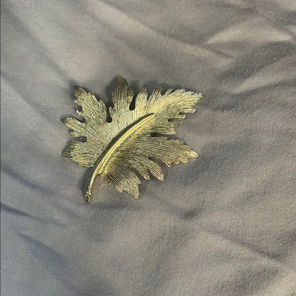 Vintage Emmons Gold Leaf Brooch